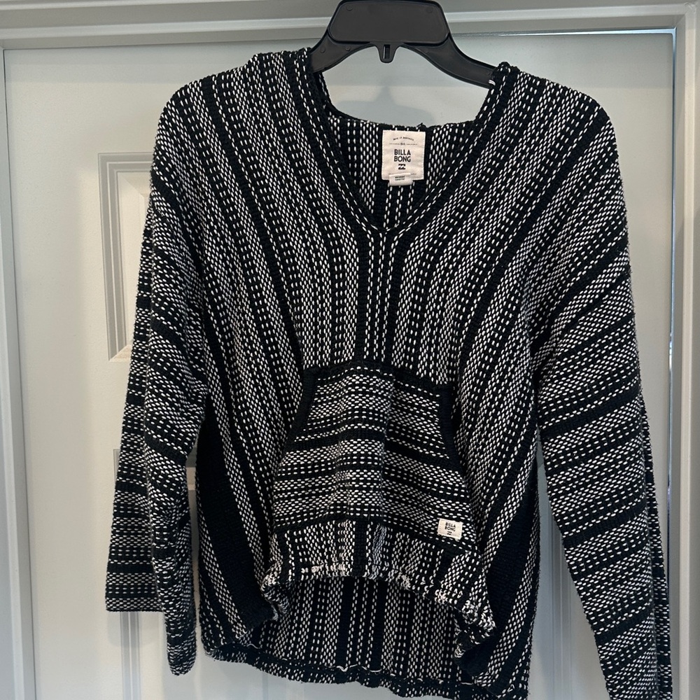 Women’s Billabong Black and White V-Neck Poncho